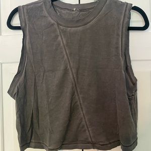 Lululemon cropped tank!